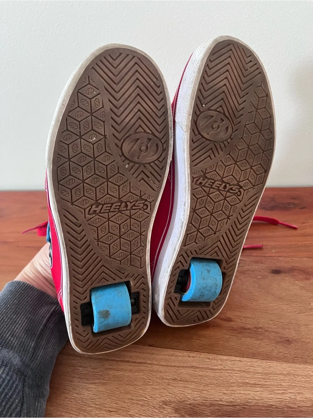 Heelys Kids Red Canvas Skate‎ Shoes Sneakers Youth Size 3 Wheels Included
